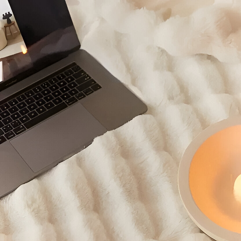 All-Season Plush Blanket | Lightweight Throw for Bed, Sofa or Travel | Machine Washable, Cosy Year-Round Comfort