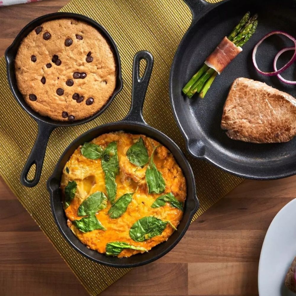 Cast Iron Pan Round Induction Compatible Textured with Two Pouring Spouts