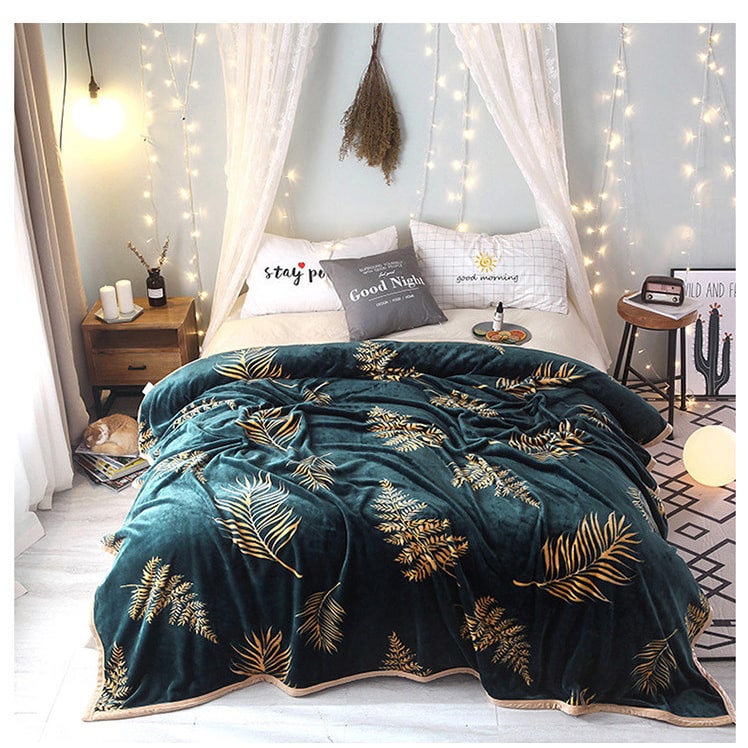 Fleece Throw Blanket Polyester Flannel 120x200cm | Green Botanical Leaf Print, 380gsm | Soft Plush Warmth for Sofa &amp; Bed
