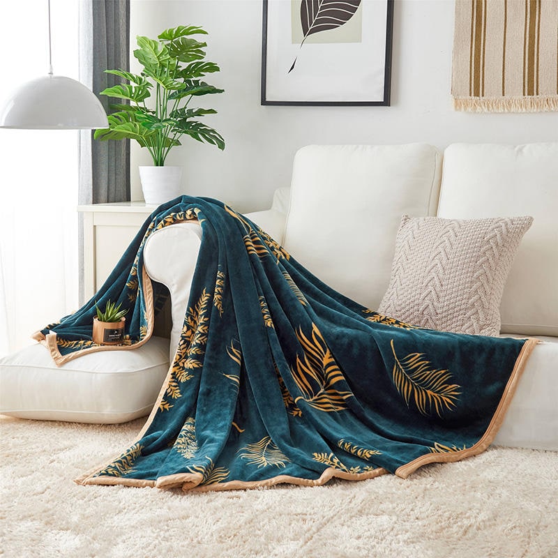 Fleece Throw Blanket Polyester Flannel 120x200cm | Green Botanical Leaf Print, 380gsm | Soft Plush Warmth for Sofa &amp; Bed