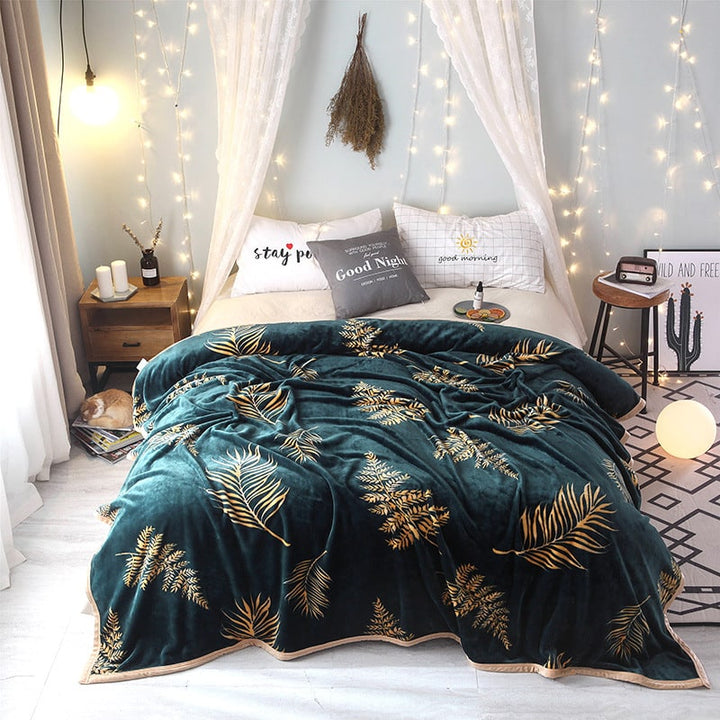Fleece Throw Blanket Polyester Flannel 120x200cm | Green Botanical Leaf Print, 380gsm | Soft Plush Warmth for Sofa &amp; Bed