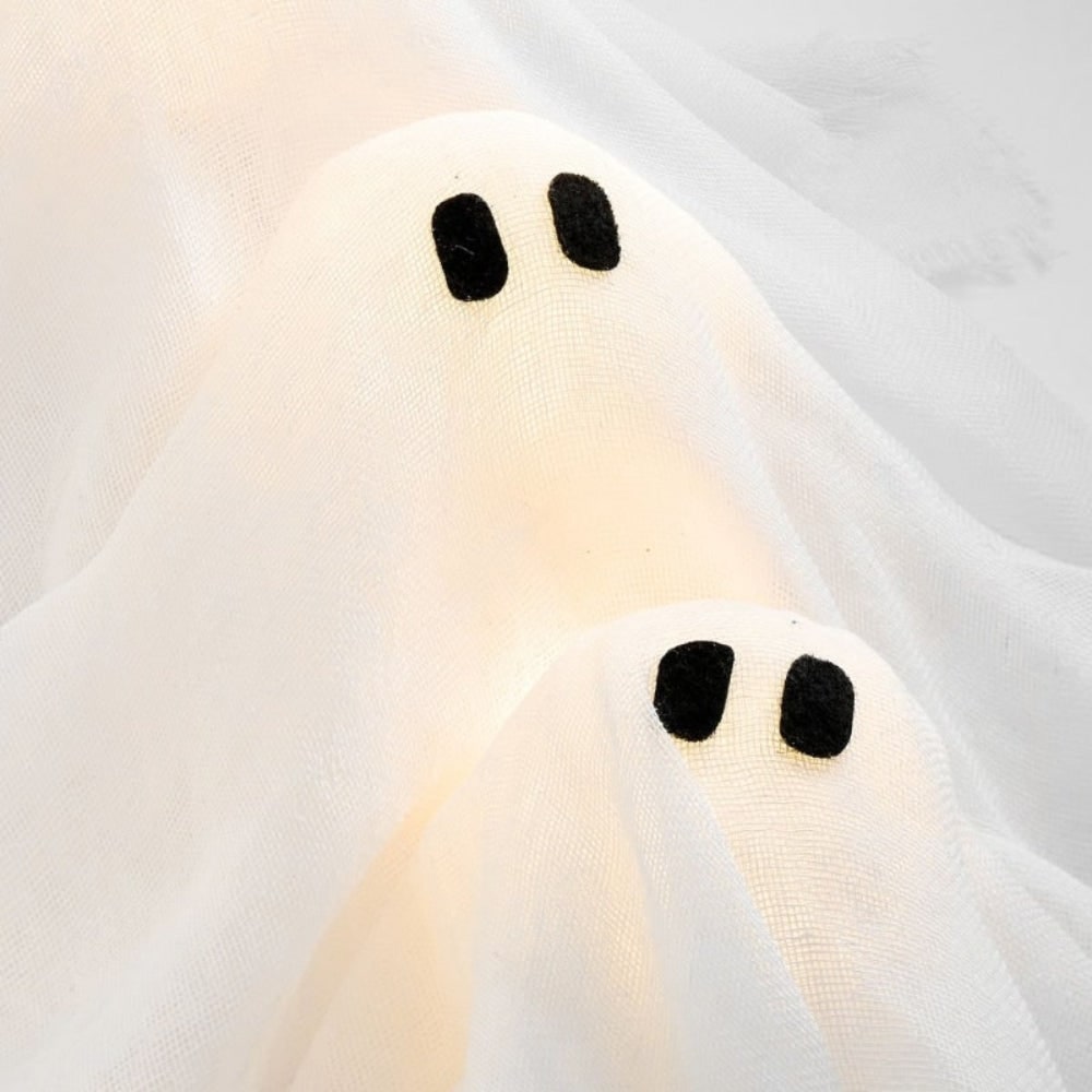 Halloween Ghost Wreath with LED Lights | Twelve Glowing Ghosts, 38 x 35 cm | Battery-Operated White Gauze Door Décor