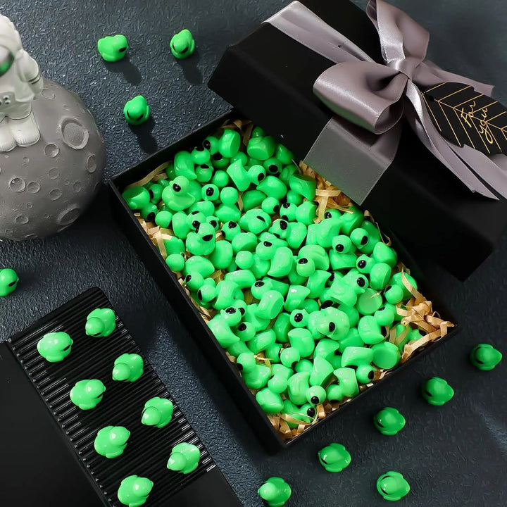 Mini Alien Duck Figurines Resin | 50-Piece Set for Party Favours &amp; Desk Décor | Sci-Fi Style Halloween Accents