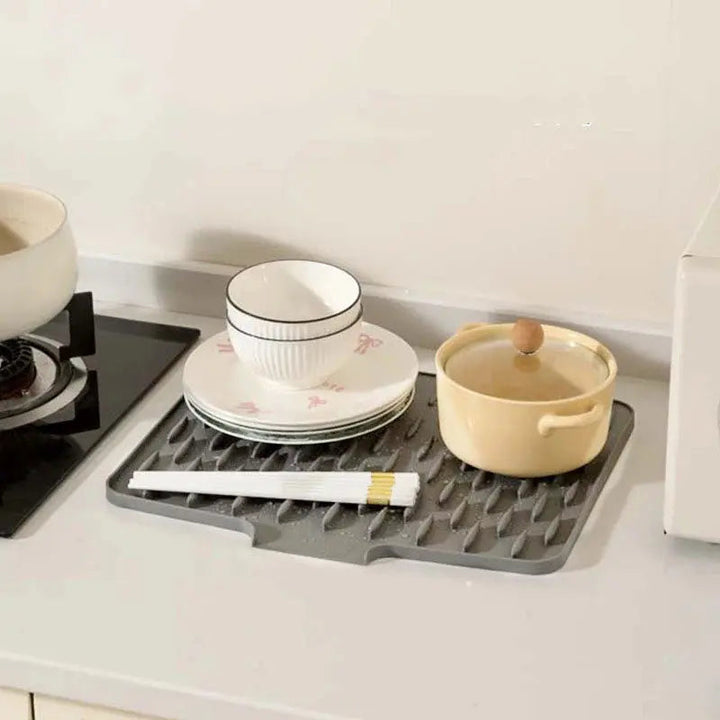 Silicone Drip Mat | Raised Ridges And Angled Drain Spout